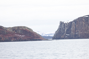 Neptuns Blasebalg (Neptuns bellows), die Einfahrt in die Caldera von Deception Island