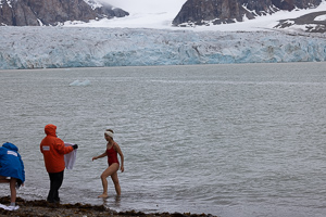 Krossfjord, 14.-Juli-Gletscher - arctic plunge