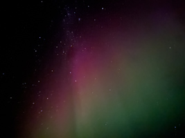 Polarlicht mit dem Kreuz des Südens
